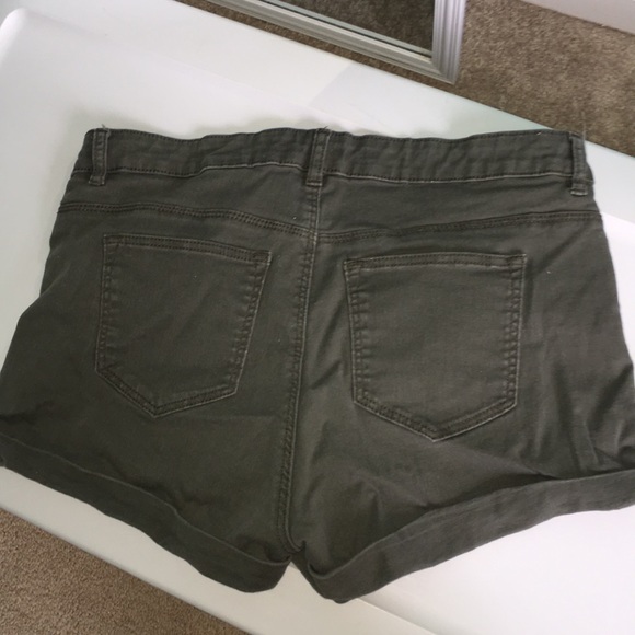 H&M shorts - Picture 2 of 3